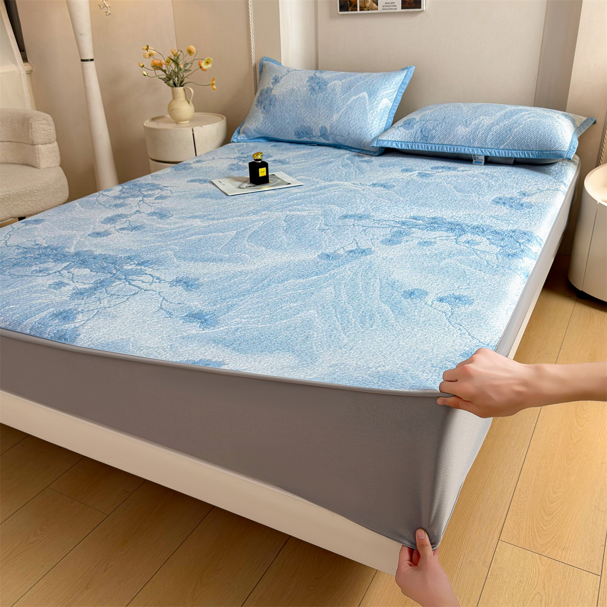 91家纺网 家纺一手货源 找家纺 慕木家纺 2026新款高端PE乙纶双面提花560克冰豆豆凉席迎客松系列（提供买家秀） 迎客松-蓝床笠款