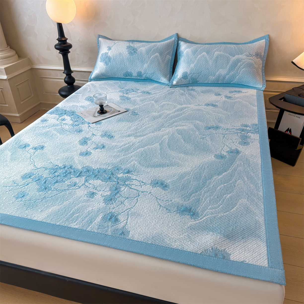 91家纺网 家纺一手货源 找家纺 慕木家纺 2026新款高端PE乙纶双面提花560克冰豆豆凉席迎客松系列（提供买家秀） 迎客松-蓝床席款