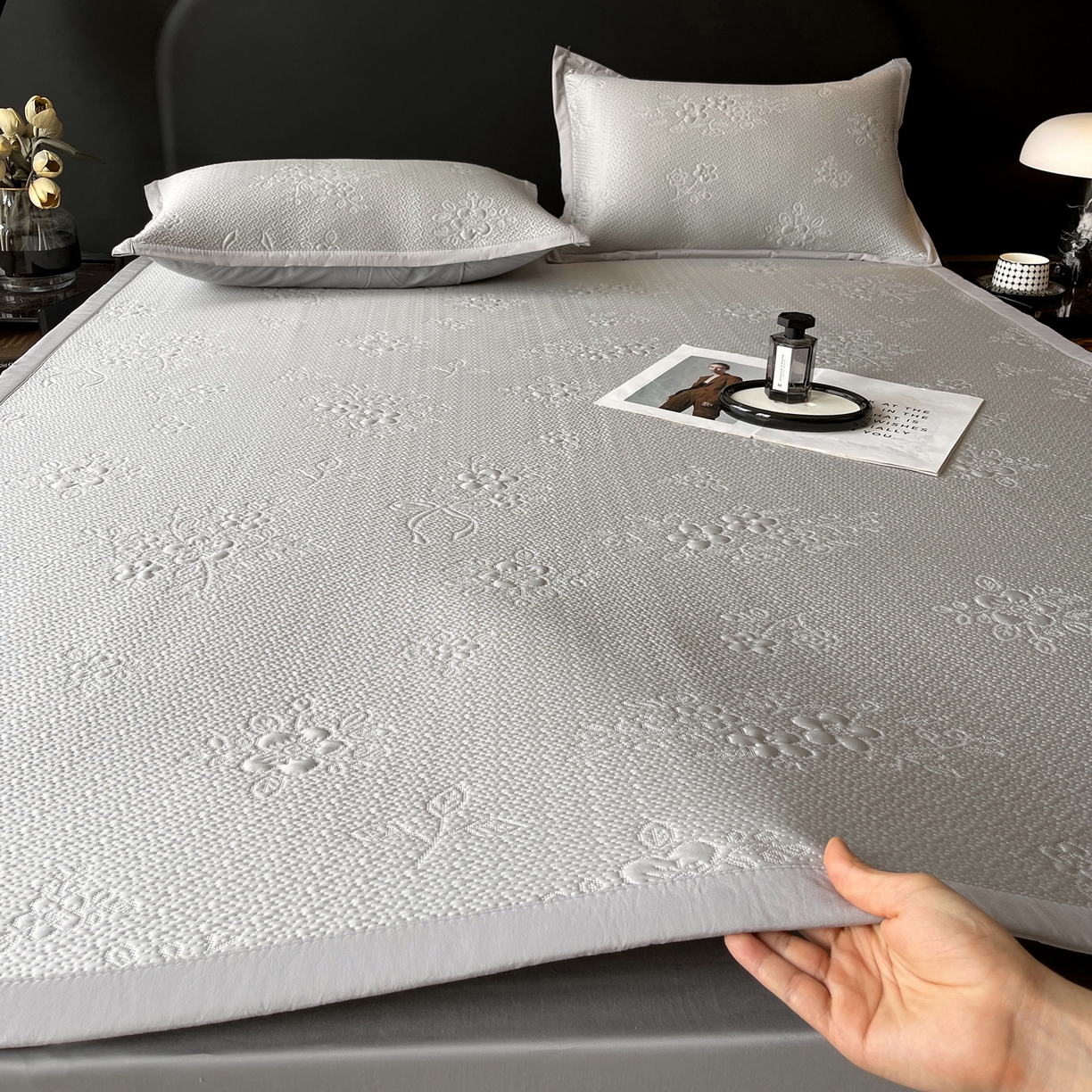 91家纺网 家纺一手货源 找家纺 （总）春皖家纺 2026新款提花浮雕冰豆豆凉感席三件套-浅夏花结