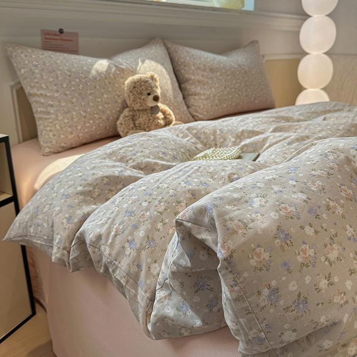 91家纺网 家纺一手货源 找家纺 忆生活家纺 2026春夏新款A类全棉纯棉有氧双层纱小清新四件套 云樱-卡其