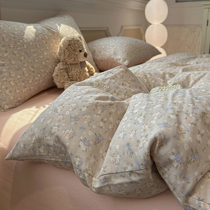 91家纺网 家纺一手货源 找家纺 忆生活家纺 2026春夏新款A类全棉纯棉有氧双层纱小清新四件套 云樱-卡其