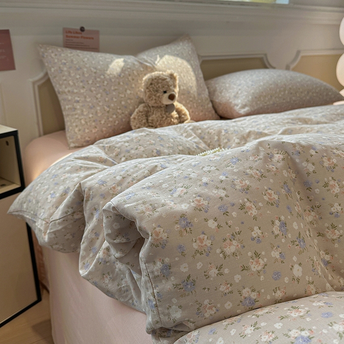 91家纺网 家纺一手货源 找家纺 忆生活家纺 2026春夏新款A类全棉纯棉有氧双层纱小清新四件套 云樱-卡其