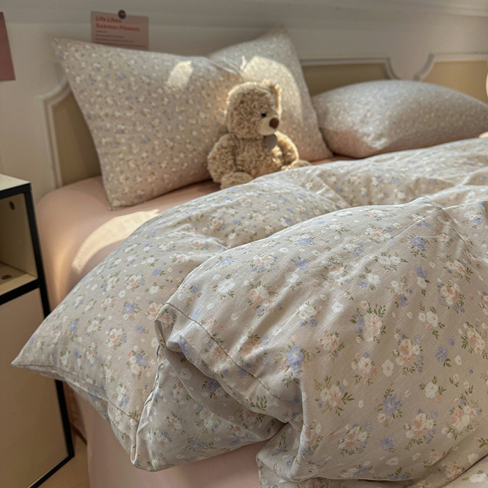 91家纺网 家纺一手货源 找家纺 忆生活家纺 2026春夏新款A类全棉纯棉有氧双层纱小清新四件套 云樱-卡其