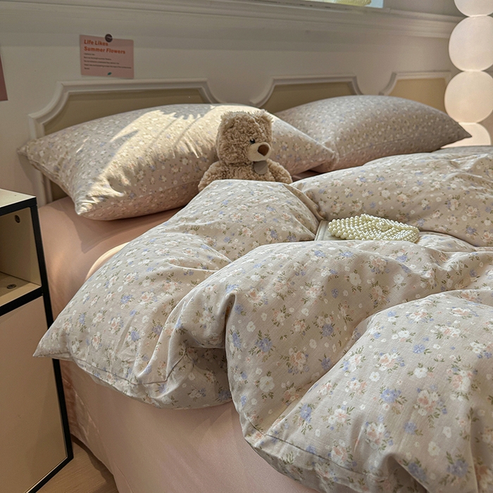 91家纺网 家纺一手货源 找家纺 忆生活家纺 2026春夏新款A类全棉纯棉有氧双层纱小清新四件套 云樱-卡其