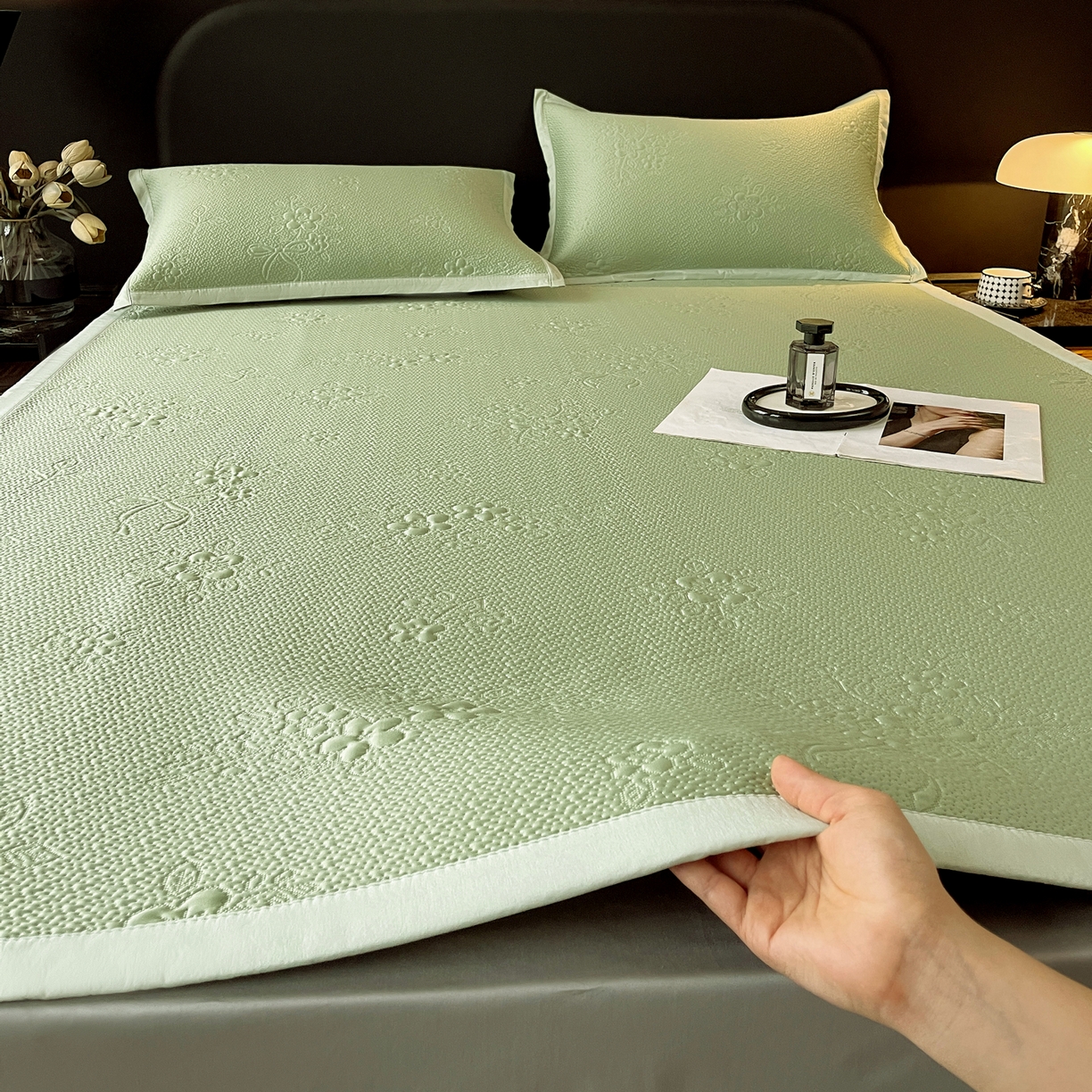 91家纺网 家纺一手货源 找家纺 （总）春皖家纺 2026新款提花浮雕冰豆豆凉感席三件套-浅夏花结