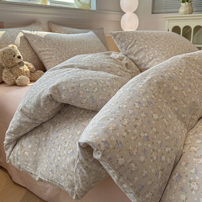 91家纺网 家纺一手货源 找家纺 忆生活家纺 2026春夏新款A类全棉纯棉有氧双层纱小清新四件套 云樱-卡其