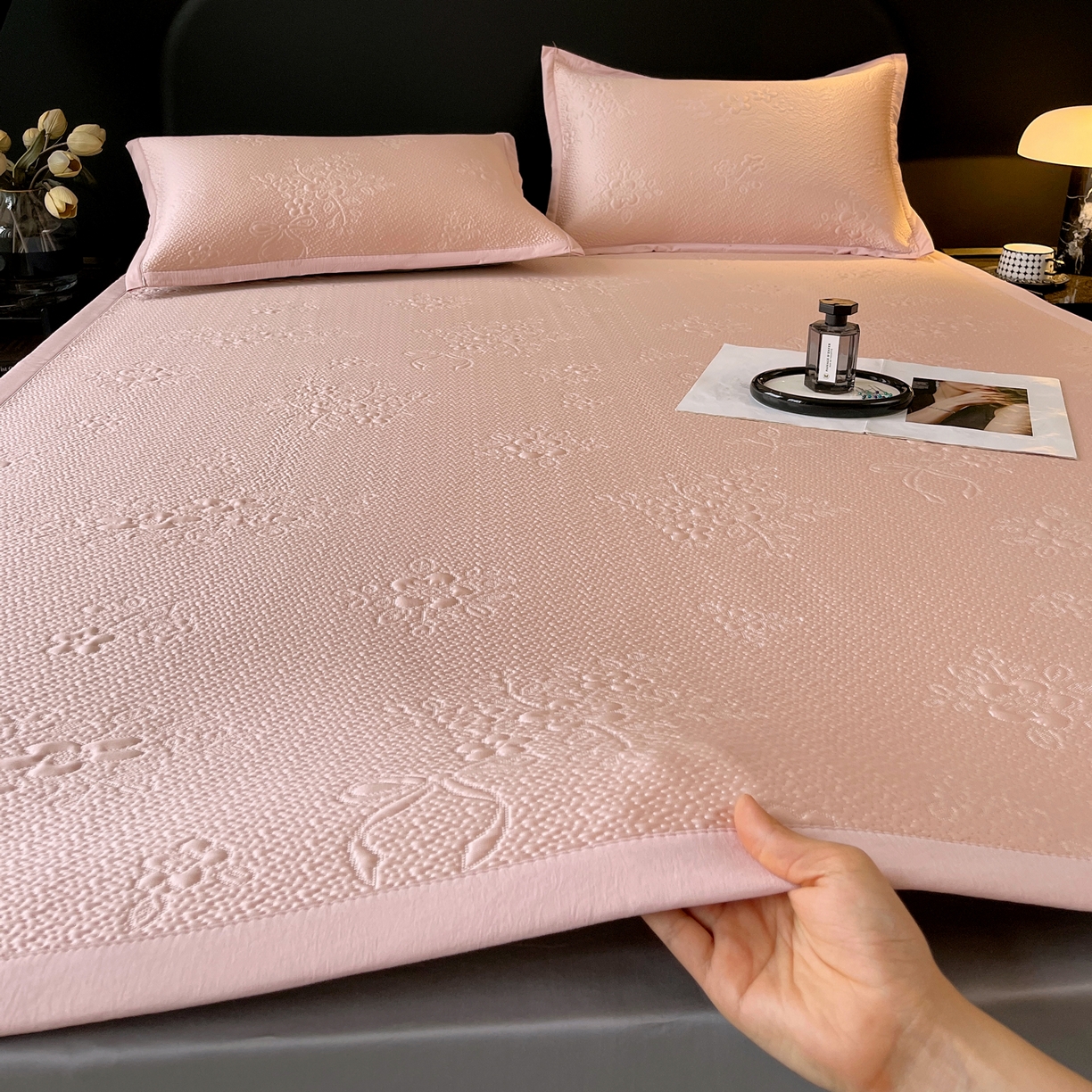 春皖家纺 2026新款提花浮雕冰豆豆凉感席三件套-浅夏花结 浅夏花结-粉