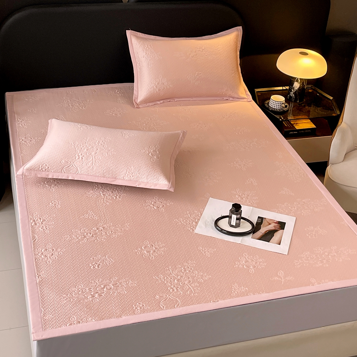 91家纺网 家纺一手货源 找家纺 春皖家纺 2026新款提花浮雕冰豆豆凉感席三件套-浅夏花结 浅夏花结-粉