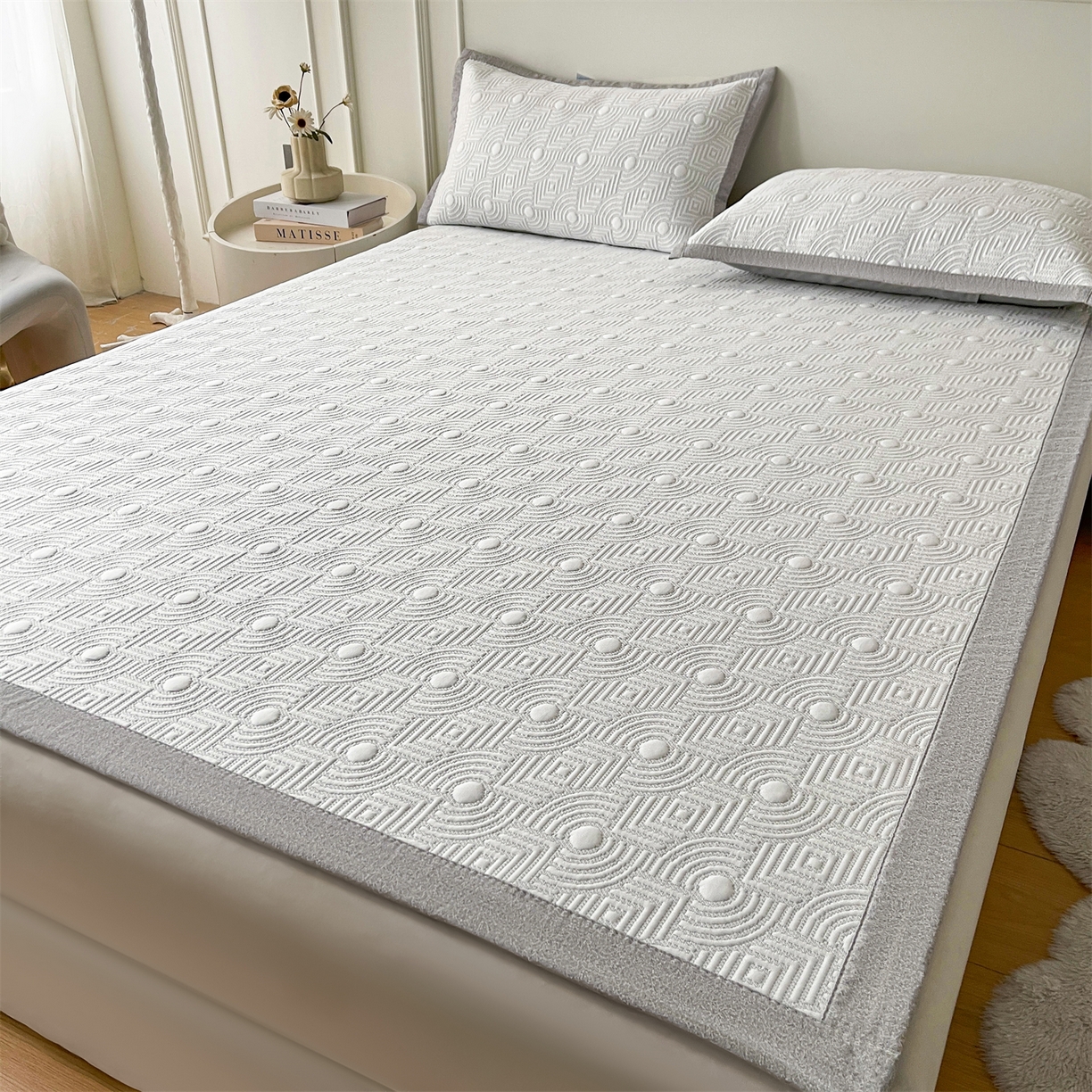 91家纺网 家纺一手货源 找家纺 慕木家纺 2026新款高端三明治硅胶复合PE100%乙纶提花冰豆豆凉席空调席韩版INS系列（提供买家秀） 韩INS-方圆灰床席款