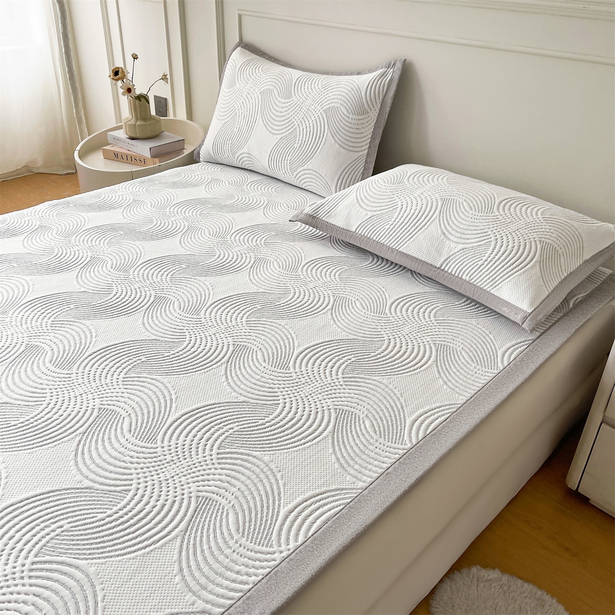 91家纺网 家纺一手货源 找家纺 慕木家纺 2026新款高端三明治硅胶复合PE100%乙纶提花冰豆豆凉席空调席韩版INS系列（提供买家秀） 韩INS-回川灰床席款