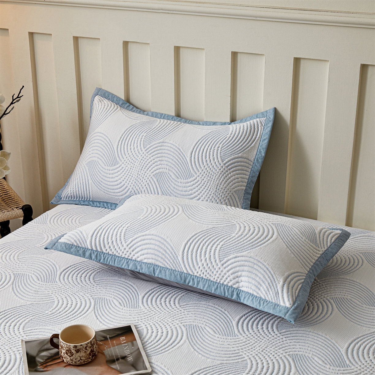 91家纺网 家纺一手货源 找家纺 慕木家纺 2026新款高端三明治硅胶复合PE100%乙纶提花冰豆豆凉席空调席韩版INS系列（提供买家秀） 韩INS-回川蓝床笠款