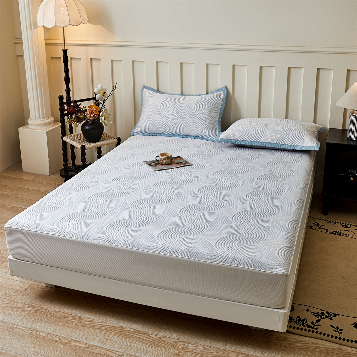 91家纺网 家纺一手货源 找家纺 慕木家纺 2026新款高端三明治硅胶复合PE100%乙纶提花冰豆豆凉席空调席韩版INS系列（提供买家秀） 韩INS-回川蓝床笠款