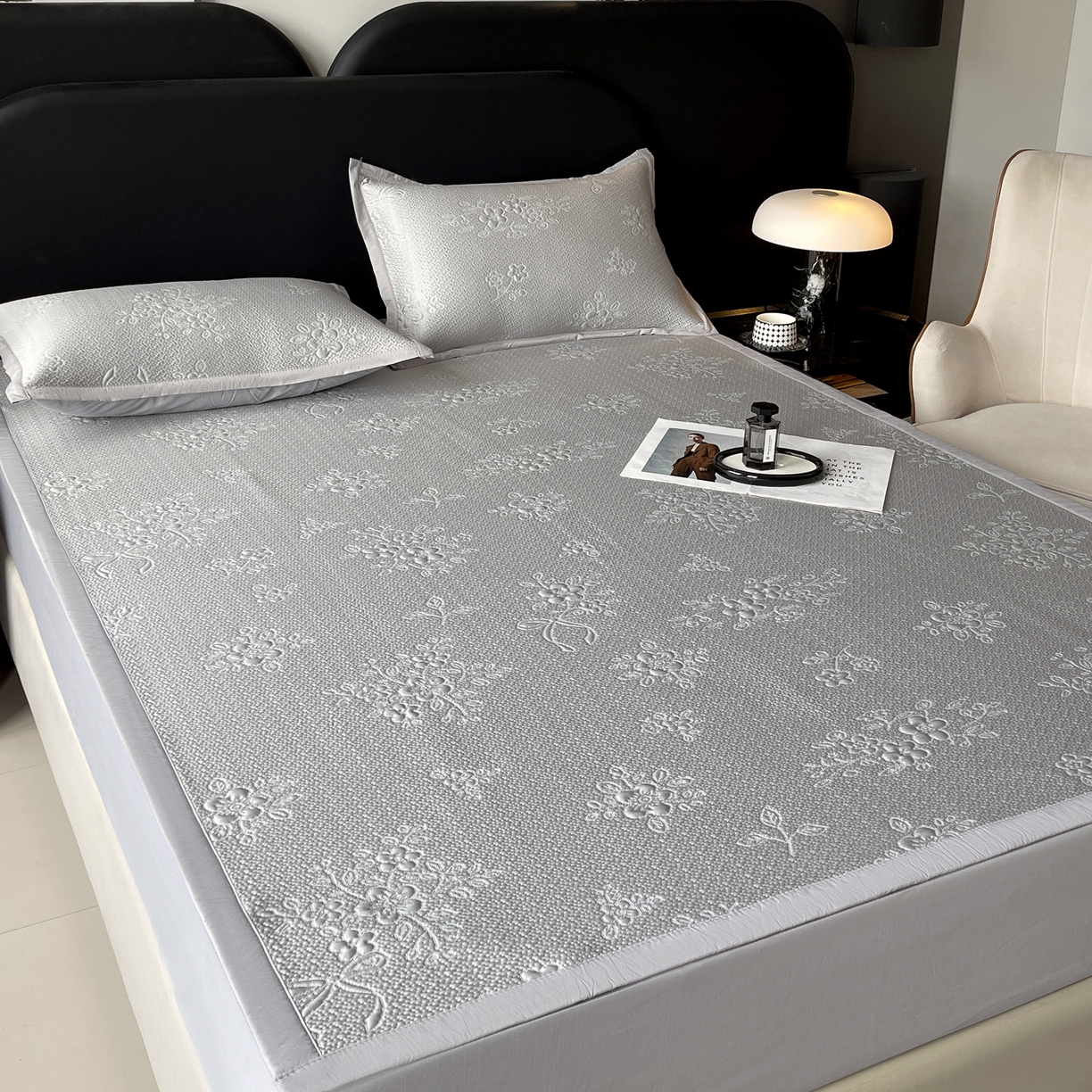 91家纺网 家纺一手货源 找家纺 春皖家纺 2026新款提花浮雕冰豆豆凉感席三件套-浅夏花结 浅夏花结-灰