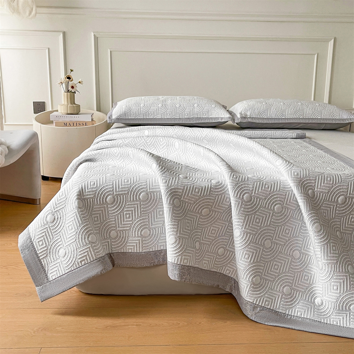 91家纺网 家纺一手货源 找家纺 慕木家纺 2026新款高端三明治硅胶复合PE100%乙纶提花冰豆豆凉席空调席韩版INS系列（提供买家秀） 韩INS-方圆灰床席款