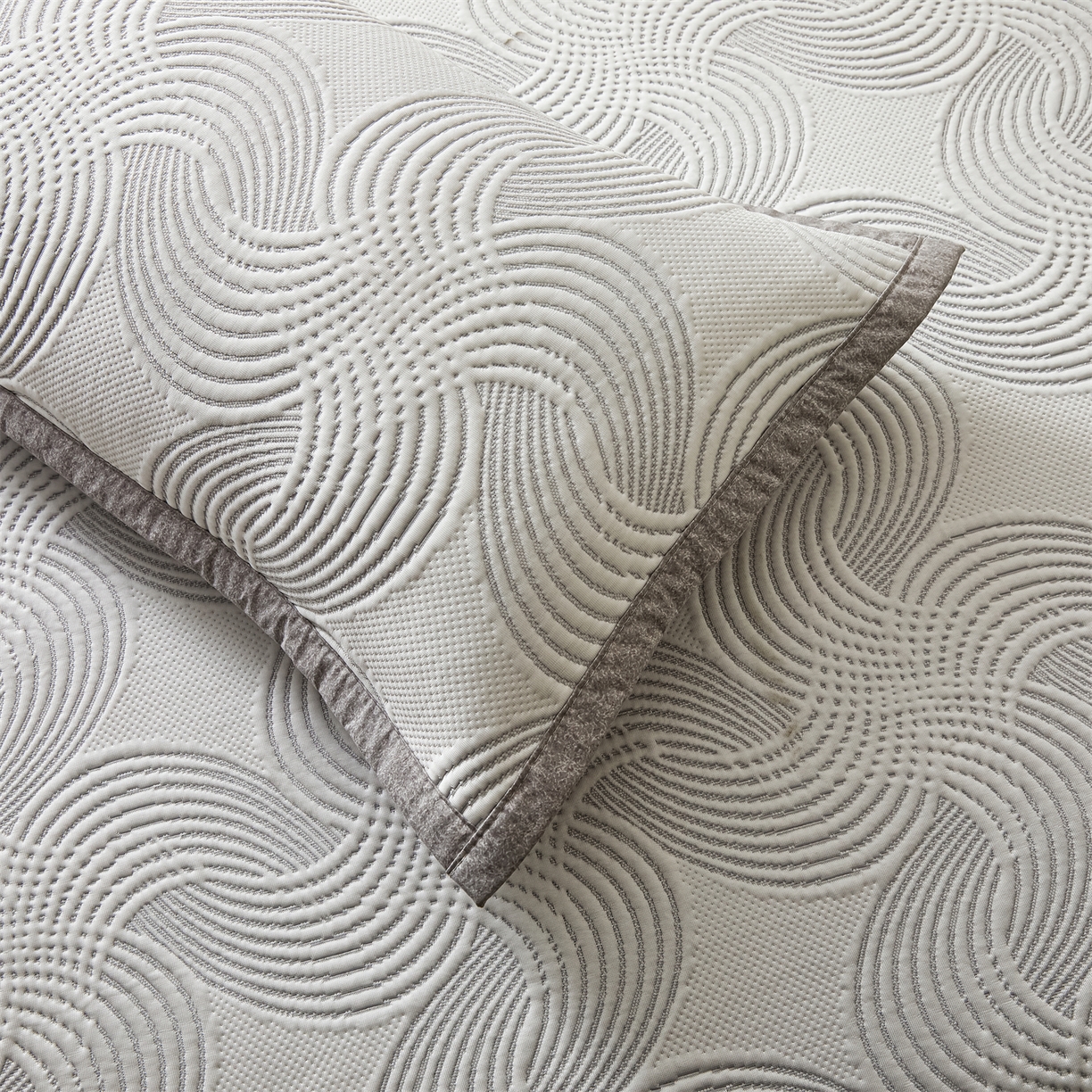 91家纺网 家纺一手货源 找家纺 慕木家纺 2026新款高端三明治硅胶复合PE100%乙纶提花冰豆豆凉席空调席韩版INS系列（提供买家秀） 韩INS-回川灰床笠款