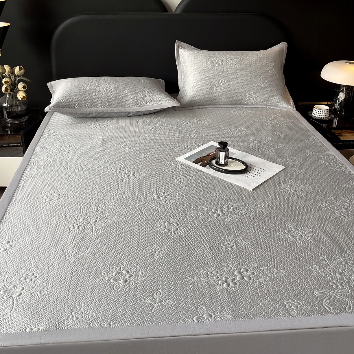 91家纺网 家纺一手货源 找家纺 春皖家纺 2026新款提花浮雕冰豆豆凉感席三件套-浅夏花结 浅夏花结-灰