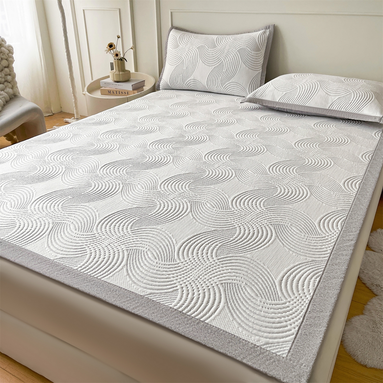 91家纺网 家纺一手货源 找家纺 慕木家纺 2026新款高端三明治硅胶复合PE100%乙纶提花冰豆豆凉席空调席韩版INS系列（提供买家秀） 韩INS-回川灰床席款