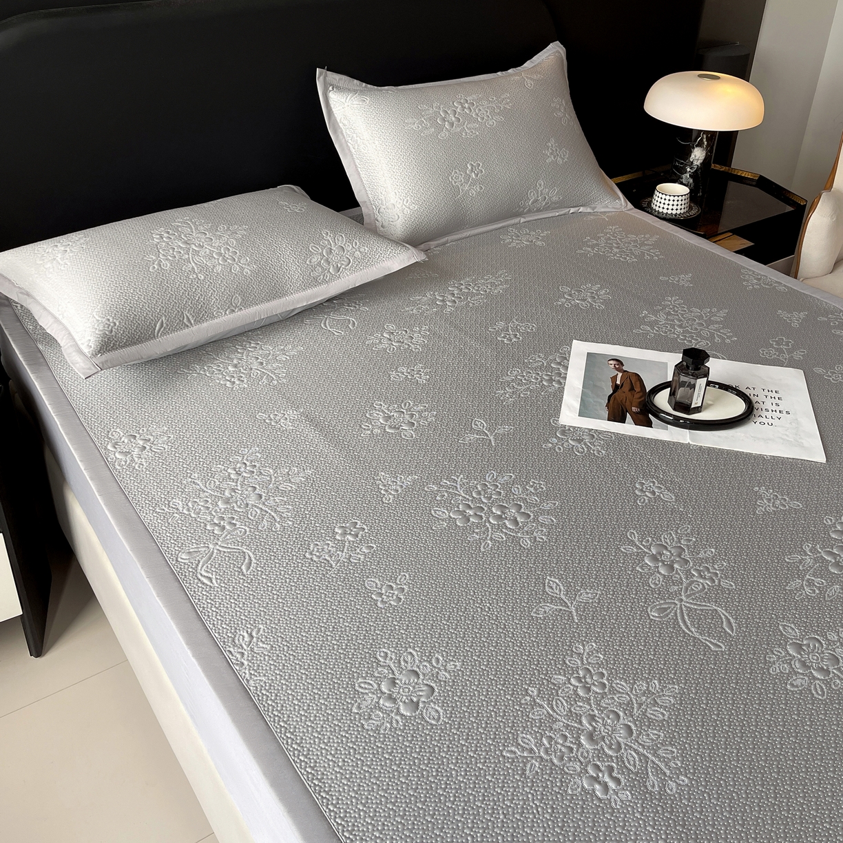 91家纺网 家纺一手货源 找家纺 春皖家纺 2026新款提花浮雕冰豆豆凉感席三件套-浅夏花结 浅夏花结-灰