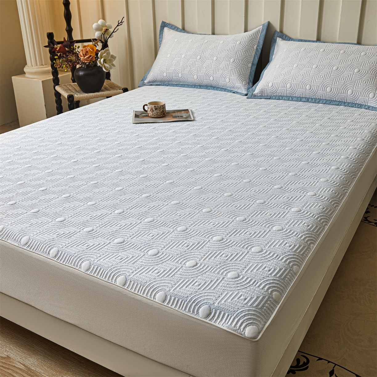 91家纺网 家纺一手货源 找家纺 慕木家纺 2026新款高端三明治硅胶复合PE100%乙纶提花冰豆豆凉席空调席韩版INS系列（提供买家秀） 韩INS-方圆蓝床笠款