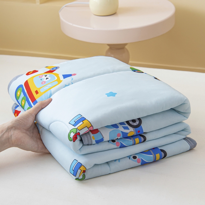 91家纺网 家纺一手货源 找家纺 鱼宝 2026新款儿童夏被凉席三件套 超级警车