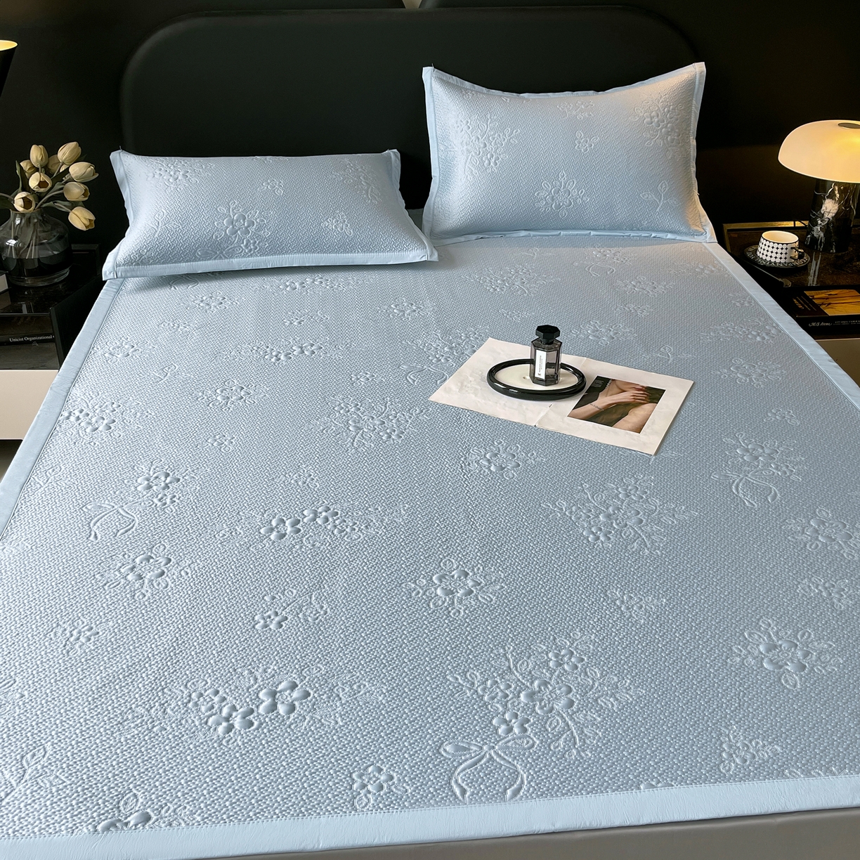 91家纺网 家纺一手货源 找家纺 春皖家纺 2026新款提花浮雕冰豆豆凉感席三件套-浅夏花结 浅夏花结-蓝