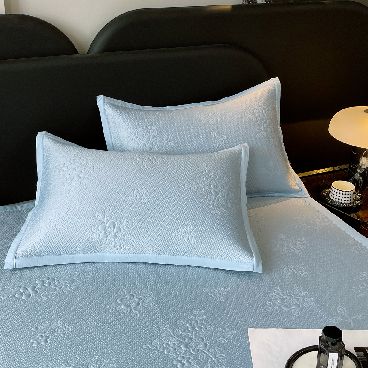 91家纺网 家纺一手货源 找家纺 春皖家纺 2026新款提花浮雕冰豆豆凉感席三件套-浅夏花结 浅夏花结-蓝