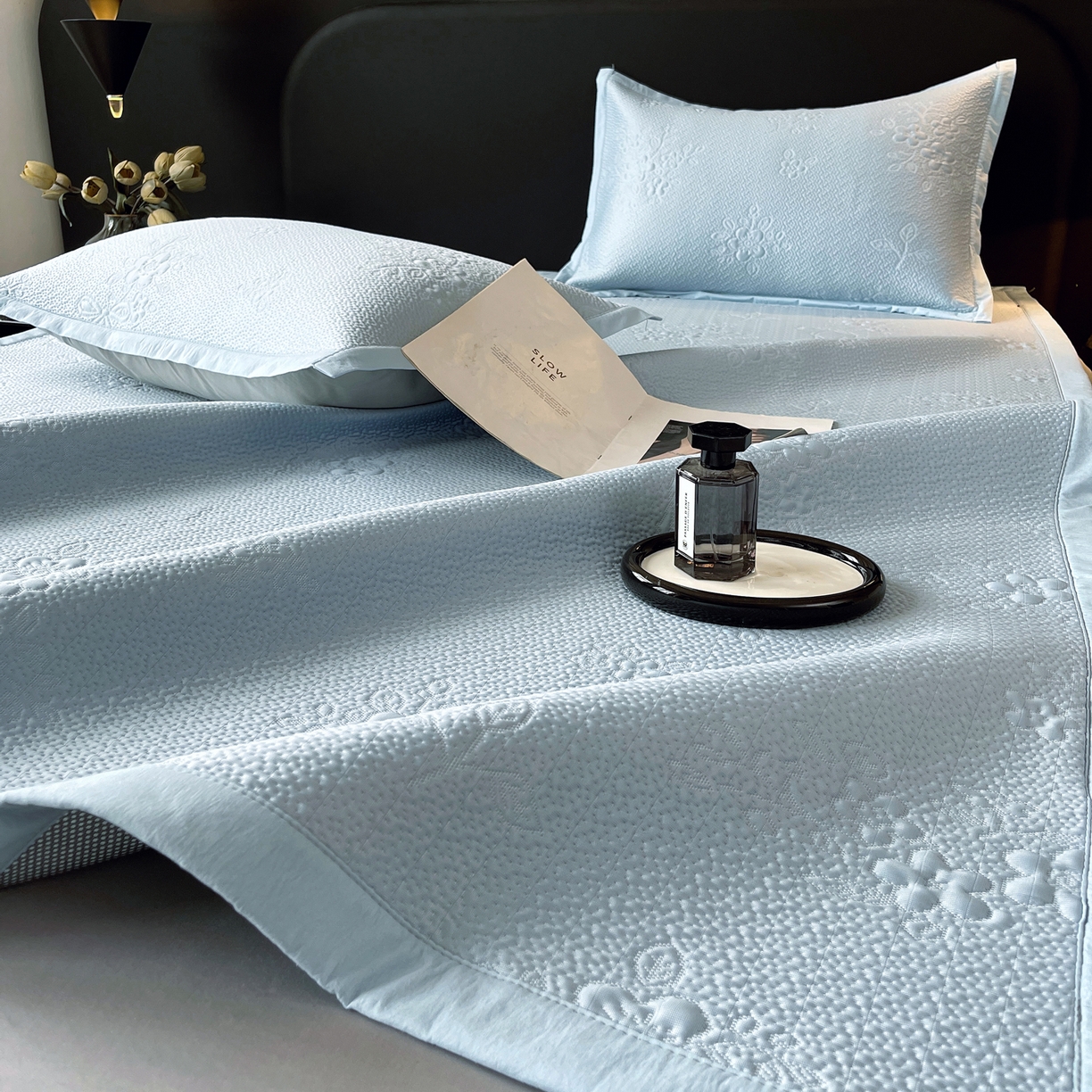 91家纺网 家纺一手货源 找家纺 春皖家纺 2026新款提花浮雕冰豆豆凉感席三件套-浅夏花结 浅夏花结-蓝