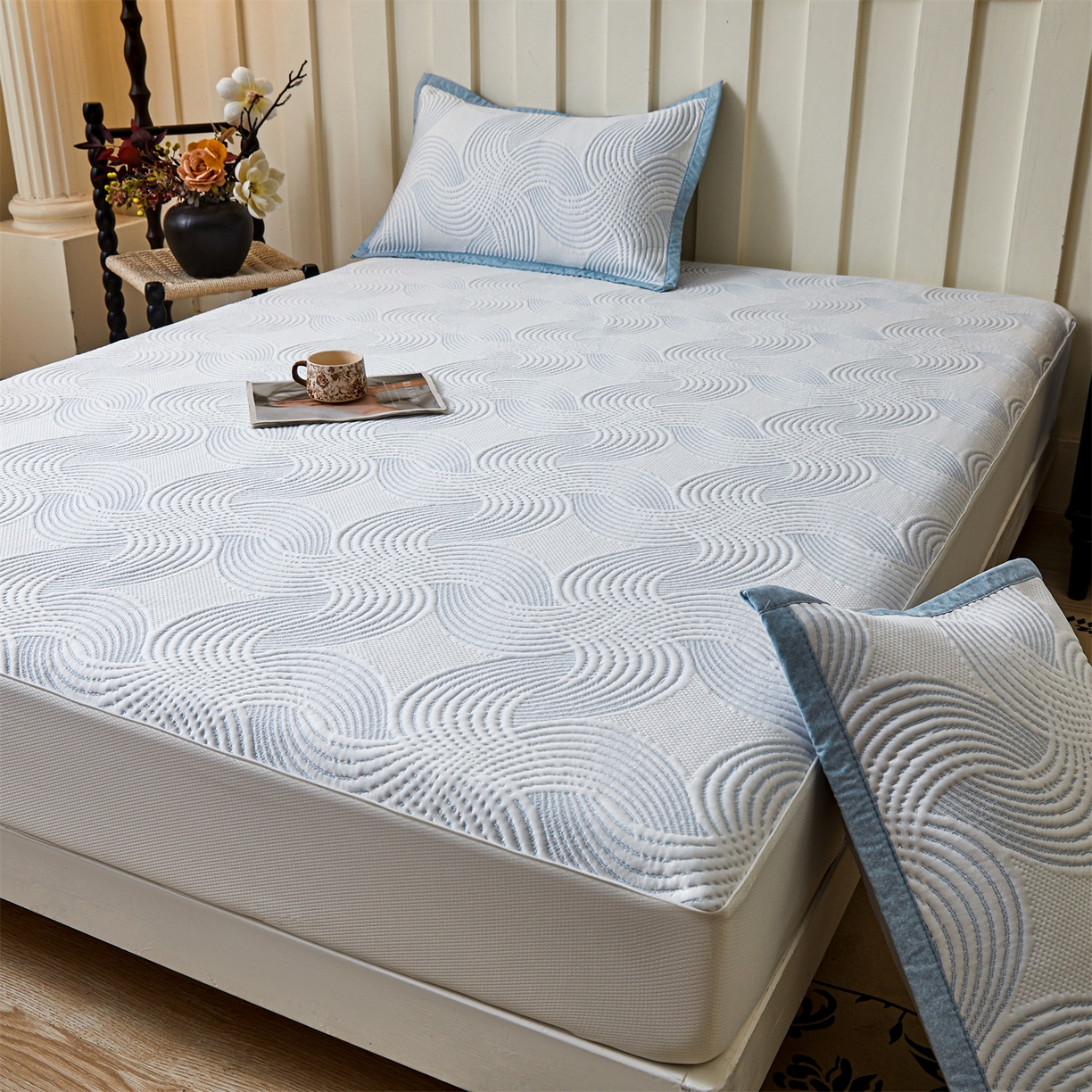 91家纺网 家纺一手货源 找家纺 慕木家纺 2026新款高端三明治硅胶复合PE100%乙纶提花冰豆豆凉席空调席韩版INS系列（提供买家秀） 韩INS-回川蓝床笠款