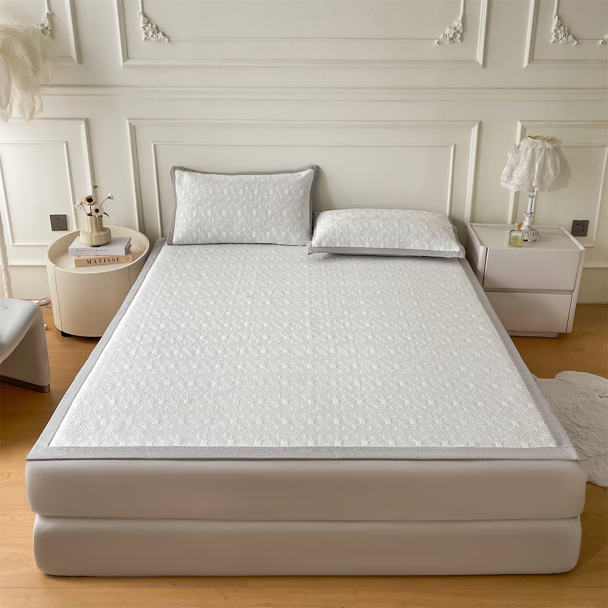 91家纺网 家纺一手货源 找家纺 慕木家纺 2026新款高端三明治硅胶复合PE100%乙纶提花冰豆豆凉席空调席韩版INS系列（提供买家秀） 韩INS-峰回灰床席款