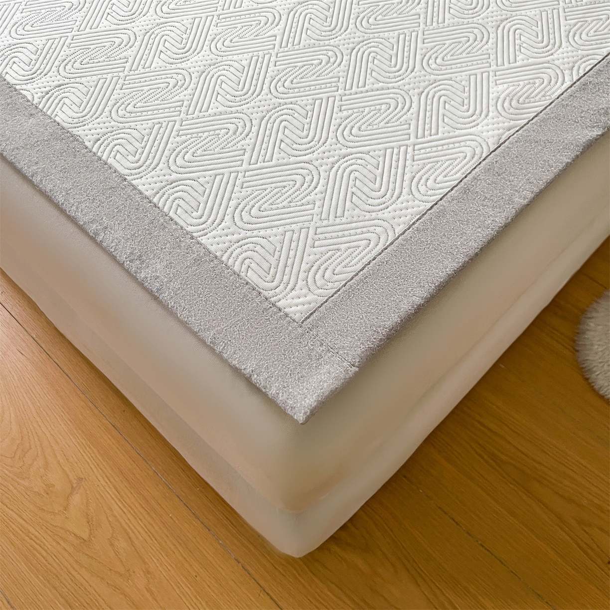 91家纺网 家纺一手货源 找家纺 慕木家纺 2026新款高端三明治硅胶复合PE100%乙纶提花冰豆豆凉席空调席韩版INS系列（提供买家秀） 韩INS-峰回灰床席款