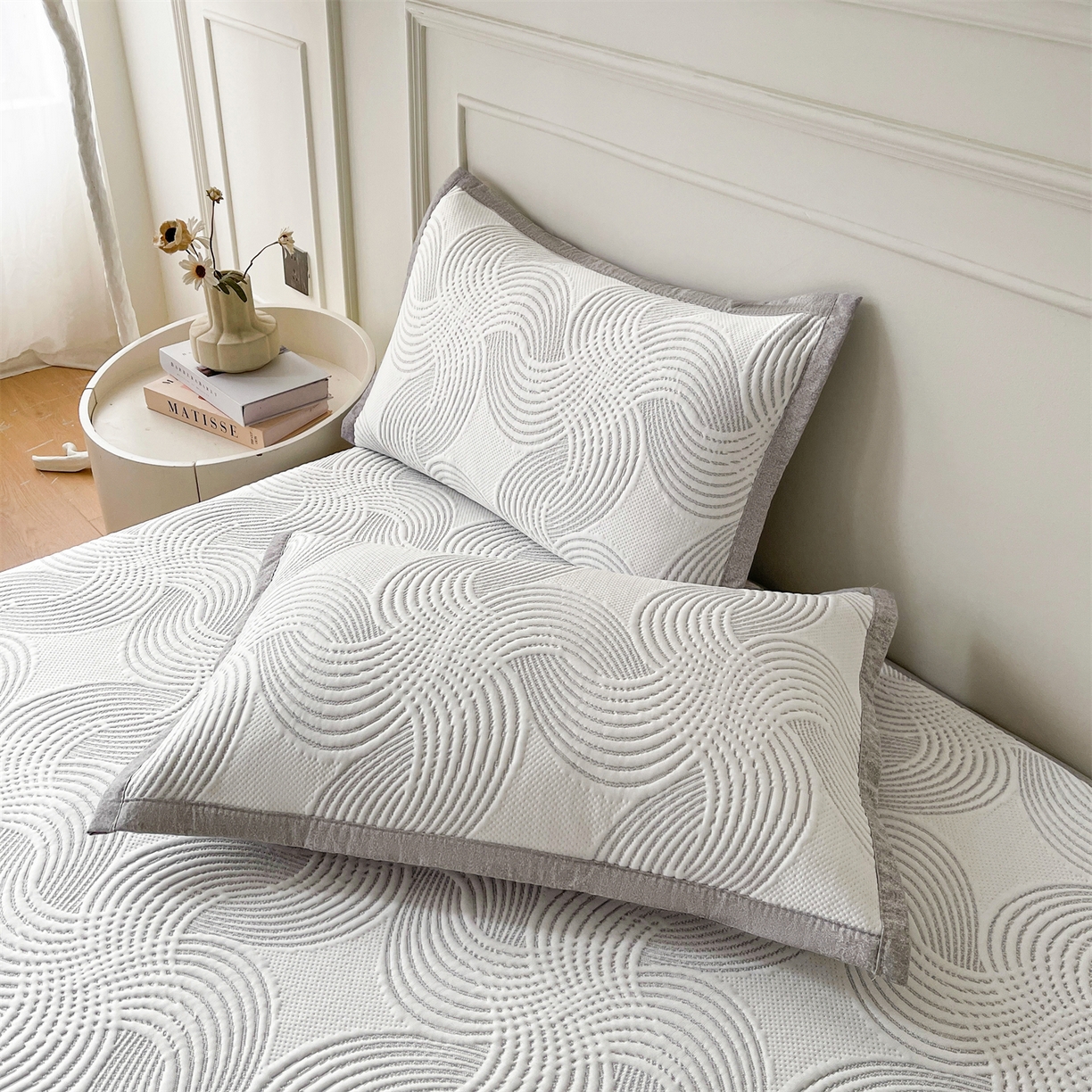 91家纺网 家纺一手货源 找家纺 慕木家纺 2026新款高端三明治硅胶复合PE100%乙纶提花冰豆豆凉席空调席韩版INS系列（提供买家秀） 韩INS-回川灰床席款