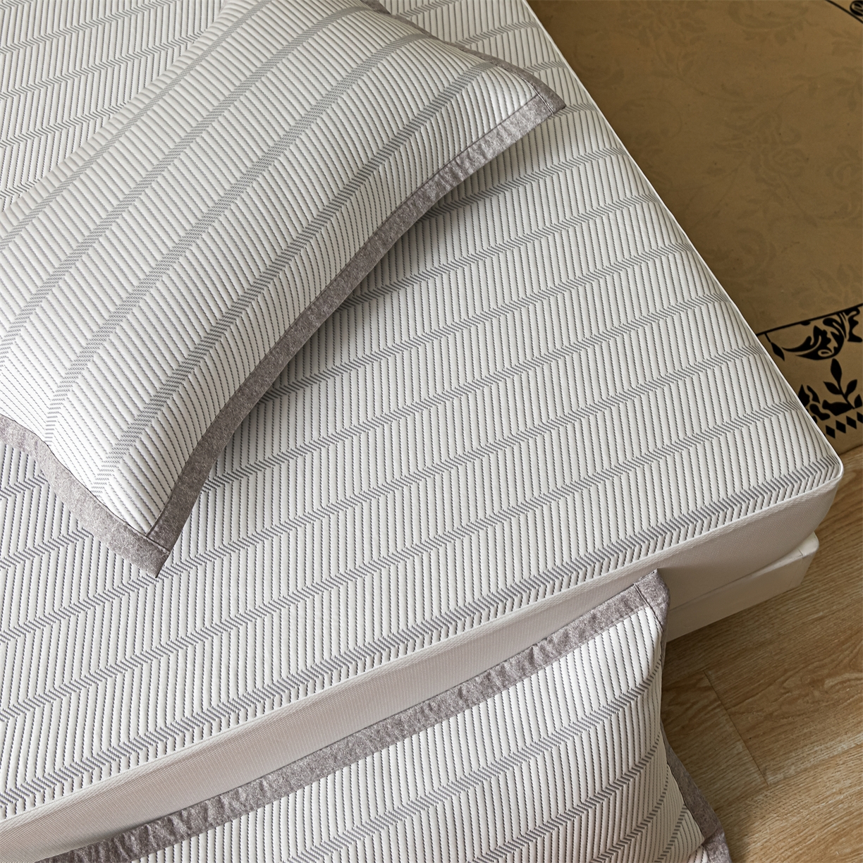 91家纺网 家纺一手货源 找家纺 慕木家纺 2026新款高端三明治硅胶复合PE100%乙纶提花冰豆豆凉席空调席韩版INS系列（提供买家秀） 韩INS-韩结床笠款