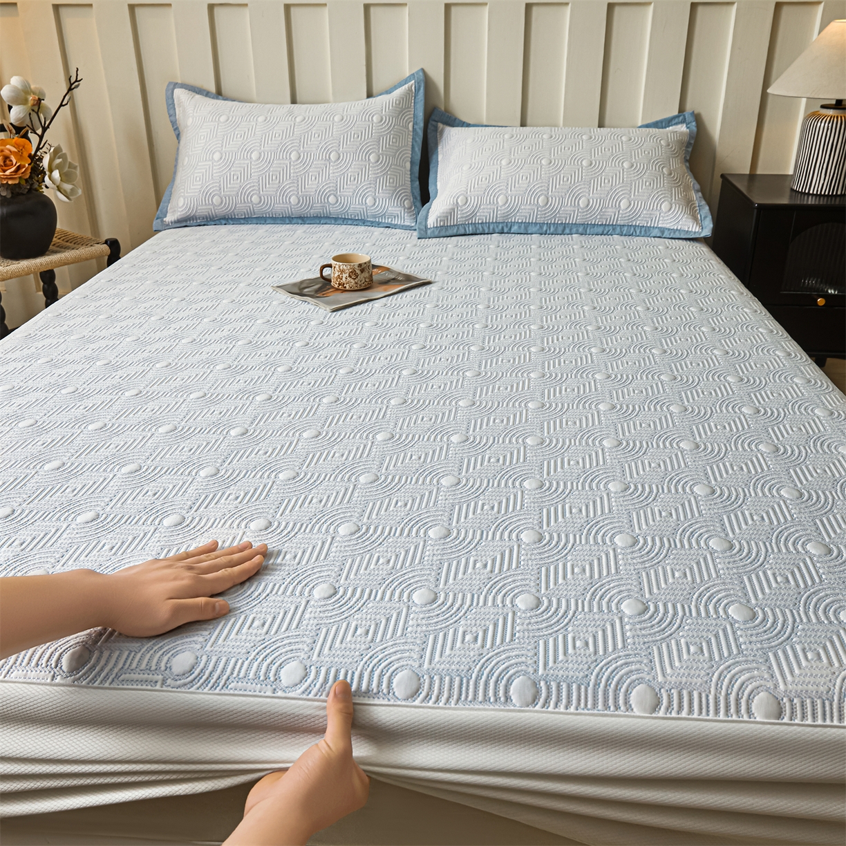 91家纺网 家纺一手货源 找家纺 慕木家纺 2026新款高端三明治硅胶复合PE100%乙纶提花冰豆豆凉席空调席韩版INS系列（提供买家秀） 韩INS-方圆蓝床笠款