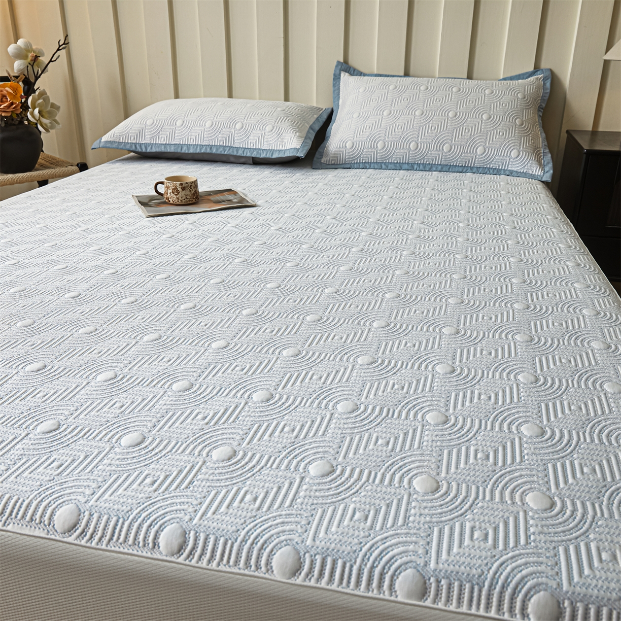 91家纺网 家纺一手货源 找家纺 慕木家纺 2026新款高端三明治硅胶复合PE100%乙纶提花冰豆豆凉席空调席韩版INS系列（提供买家秀） 韩INS-方圆蓝床笠款