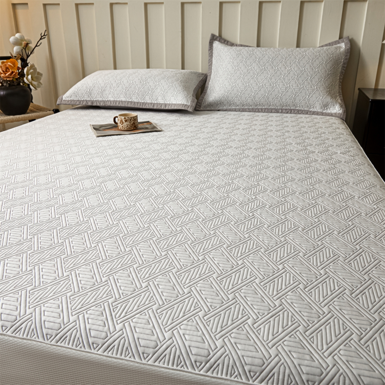 91家纺网 家纺一手货源 找家纺 慕木家纺 2026新款高端三明治硅胶复合PE100%乙纶提花冰豆豆凉席空调席韩版INS系列（提供买家秀） 韩INS-纵横灰床笠款