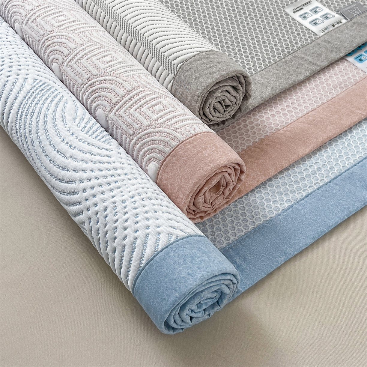 91家纺网 家纺一手货源 找家纺 （总）慕木家纺 2026新款高端三明治硅胶复合PE100%乙纶提花冰豆豆凉席空调席韩版INS系列（提供买家秀）