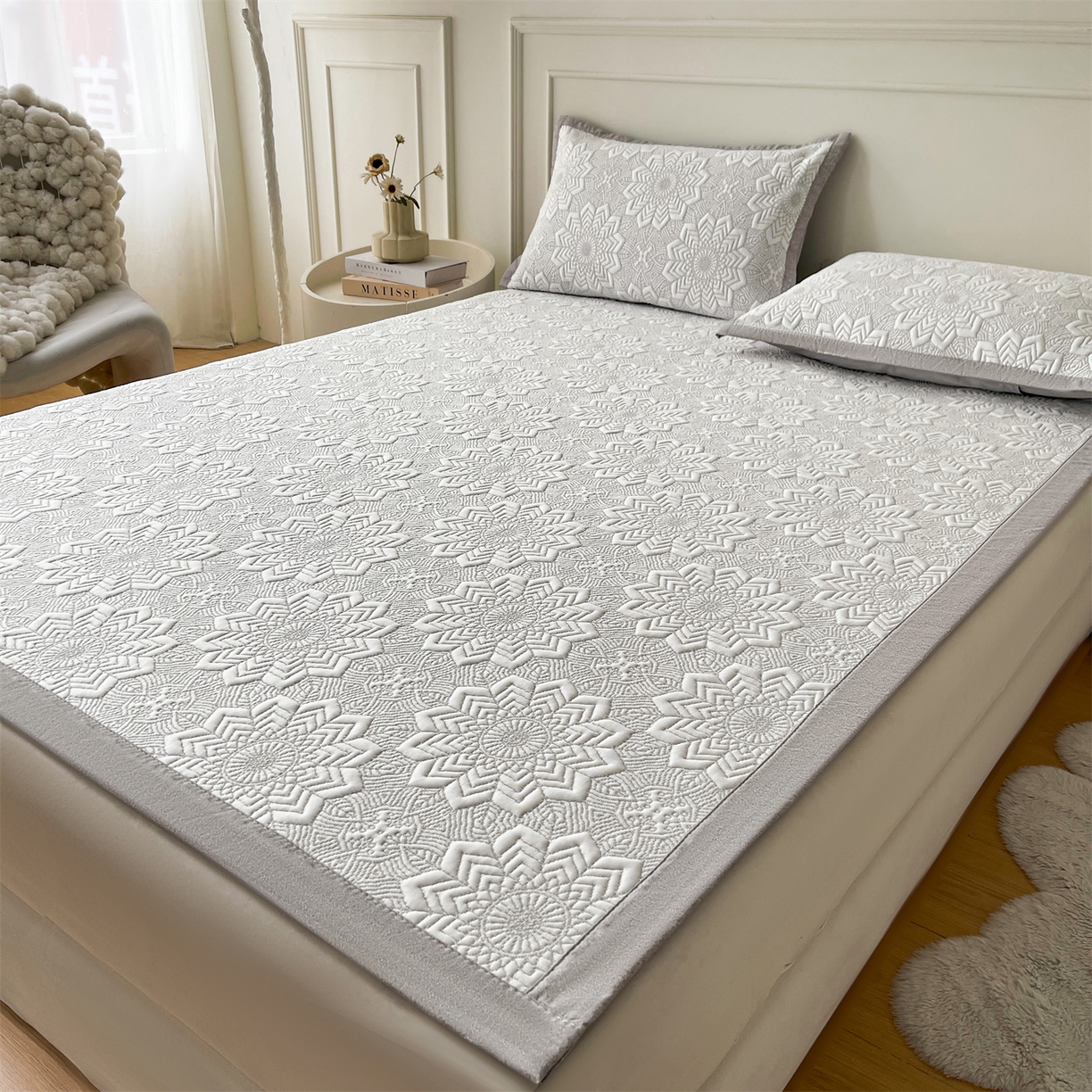 91家纺网 家纺一手货源 找家纺 慕木家纺 2026新款高端三明治硅胶复合PE100%乙纶提花冰豆豆凉席空调席韩版INS系列（提供买家秀） 韩INS-齐雪灰床席款