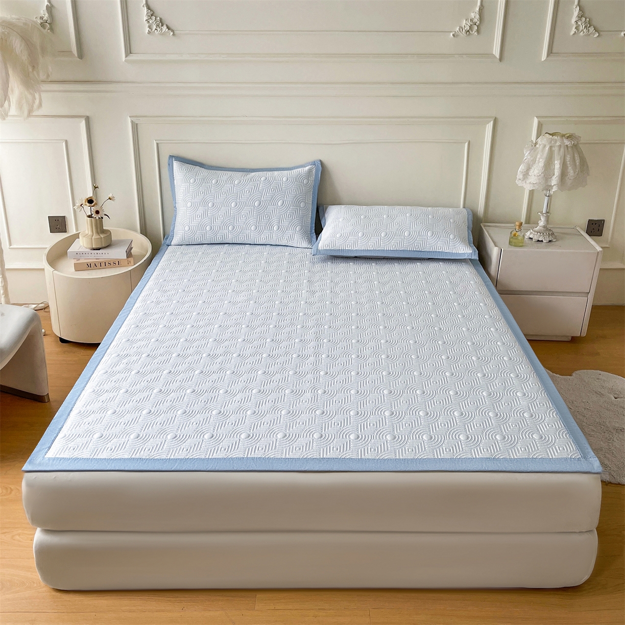 91家纺网 家纺一手货源 找家纺 慕木家纺 2026新款高端三明治硅胶复合PE100%乙纶提花冰豆豆凉席空调席韩版INS系列（提供买家秀） 韩INS-方圆蓝床席款