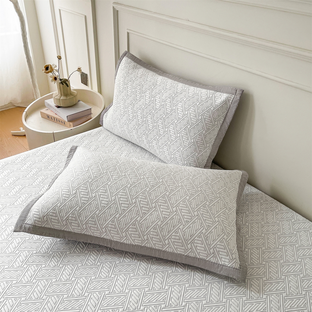 91家纺网 家纺一手货源 找家纺 慕木家纺 2026新款高端三明治硅胶复合PE100%乙纶提花冰豆豆凉席空调席韩版INS系列（提供买家秀） 韩INS-纵横灰床席款