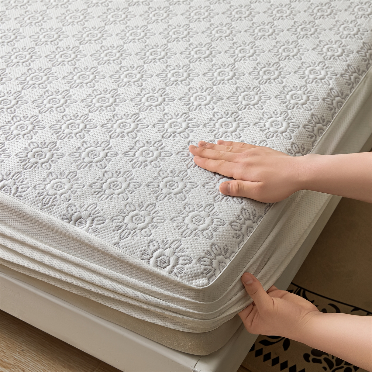 91家纺网 家纺一手货源 找家纺 慕木家纺 2026新款高端三明治硅胶复合PE100%乙纶提花冰豆豆凉席空调席韩版INS系列（提供买家秀） 韩INS-璇花灰床笠款