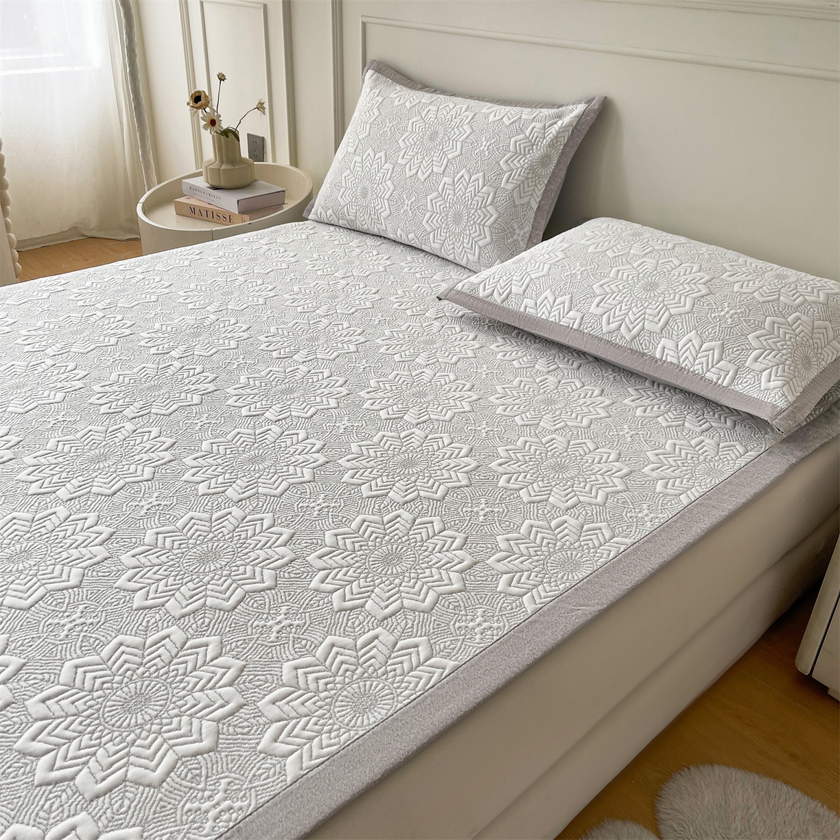 91家纺网 家纺一手货源 找家纺 慕木家纺 2026新款高端三明治硅胶复合PE100%乙纶提花冰豆豆凉席空调席韩版INS系列（提供买家秀） 韩INS-齐雪灰床席款