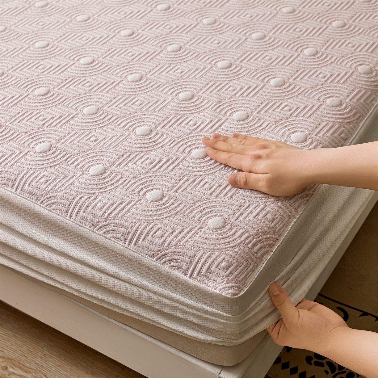 91家纺网 家纺一手货源 找家纺 慕木家纺 2026新款高端三明治硅胶复合PE100%乙纶提花冰豆豆凉席空调席韩版INS系列（提供买家秀） 韩INS-方圆粉床笠款