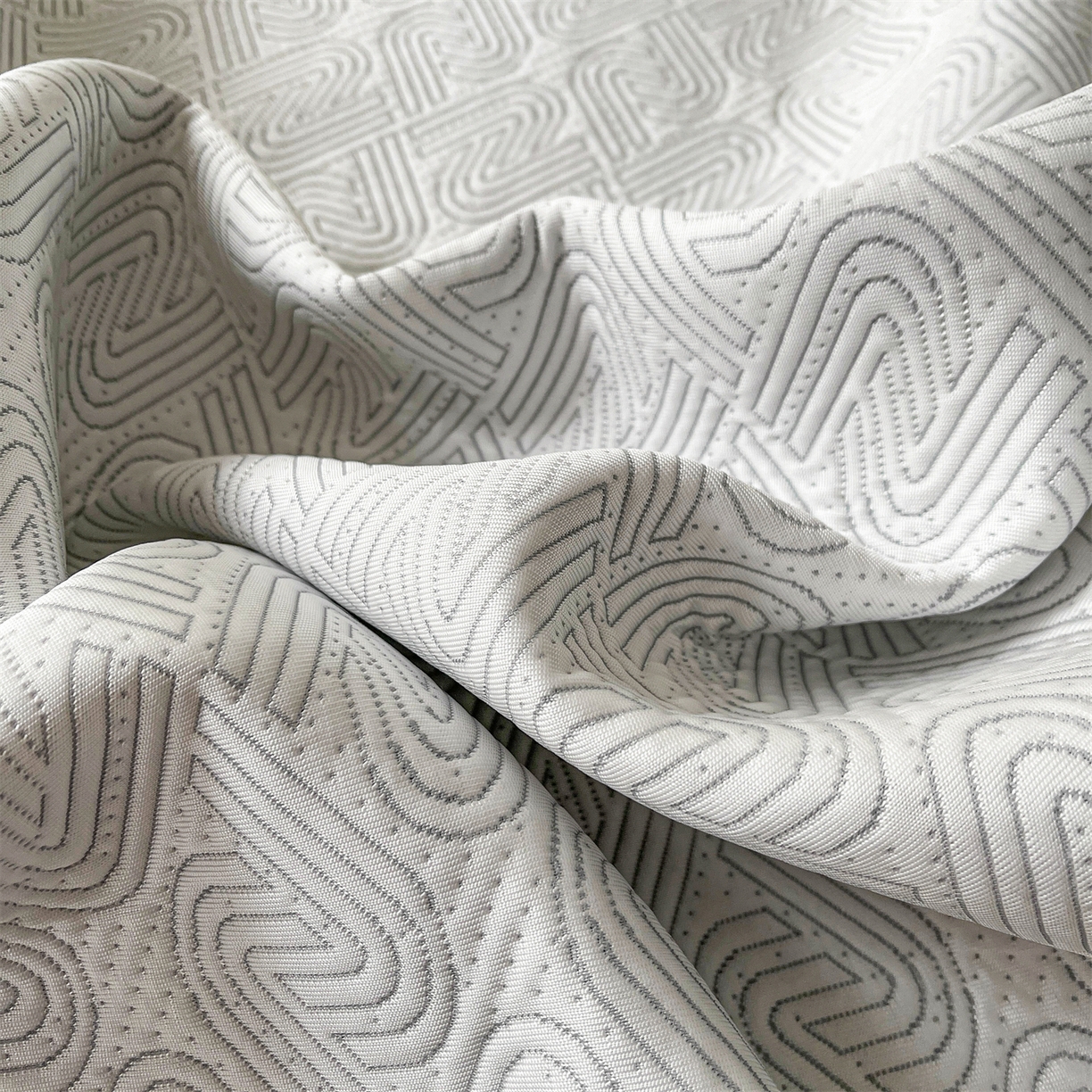 91家纺网 家纺一手货源 找家纺 慕木家纺 2026新款高端三明治硅胶复合PE100%乙纶提花冰豆豆凉席空调席韩版INS系列（提供买家秀） 韩INS-峰回灰床席款