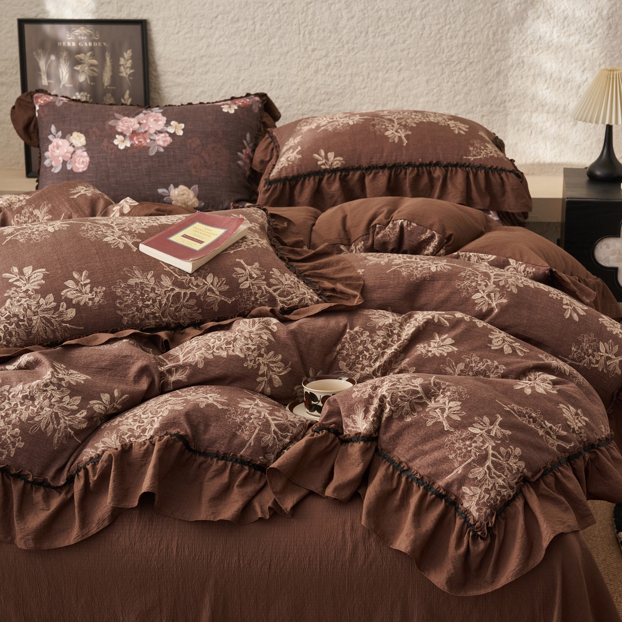 91家纺网 家纺一手货源 找家纺 晨曦家纺 2026春夏新款复古博主风A类亚麻皱皱纱花边四件套 秋野树影