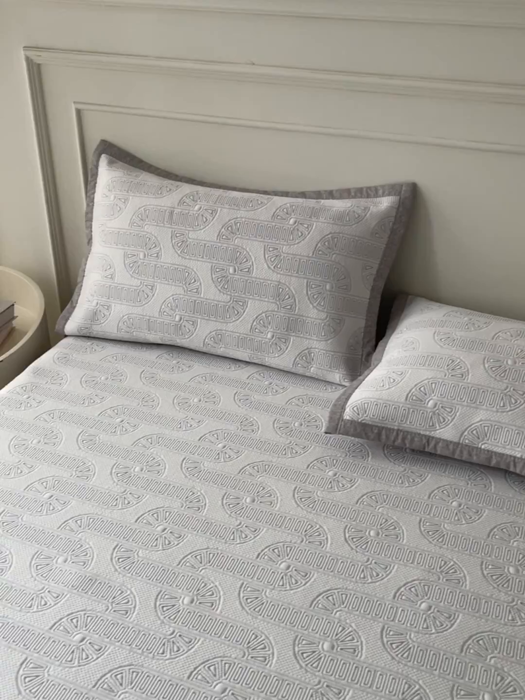 91家纺网 家纺一手货源 找家纺 慕木家纺 2026新款高端三明治硅胶复合PE100%乙纶提花冰豆豆凉席空调席韩版INS系列（提供买家秀） 韩INS-云间环床席款