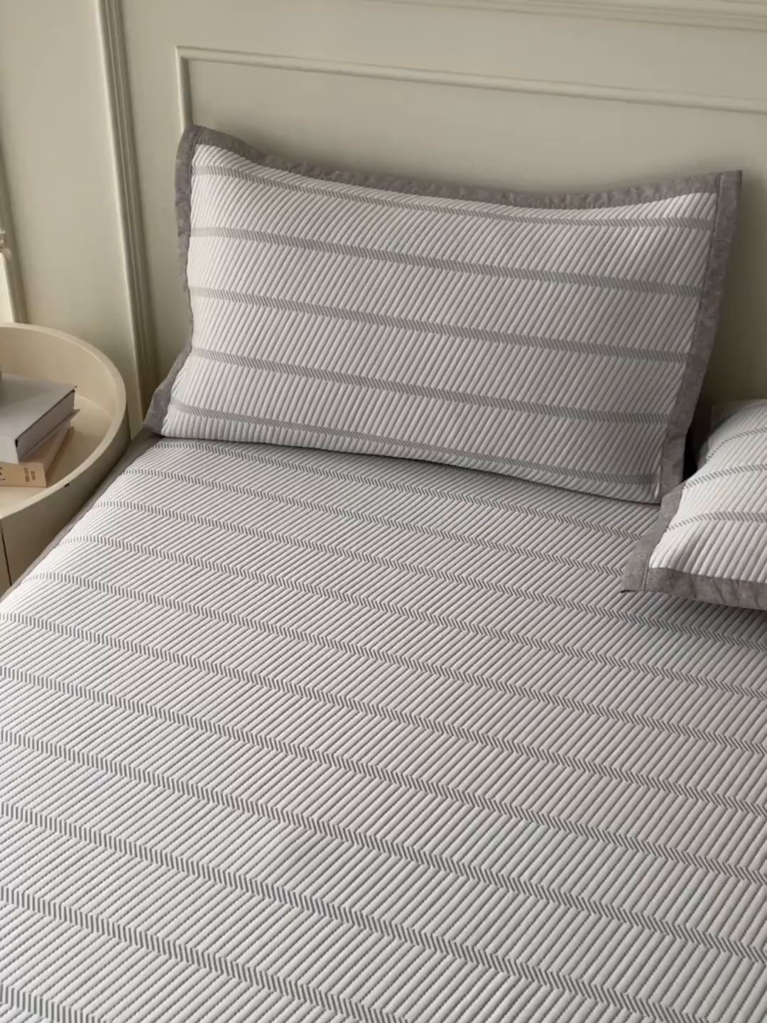 91家纺网 家纺一手货源 找家纺 慕木家纺 2026新款高端三明治硅胶复合PE100%乙纶提花冰豆豆凉席空调席韩版INS系列（提供买家秀） 韩INS-韩结床席款