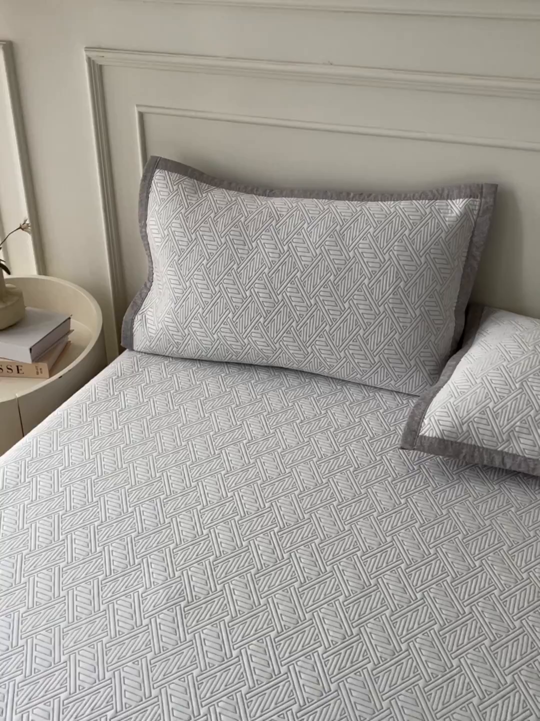 91家纺网 家纺一手货源 找家纺 慕木家纺 2026新款高端三明治硅胶复合PE100%乙纶提花冰豆豆凉席空调席韩版INS系列（提供买家秀） 韩INS-峰回灰床席款