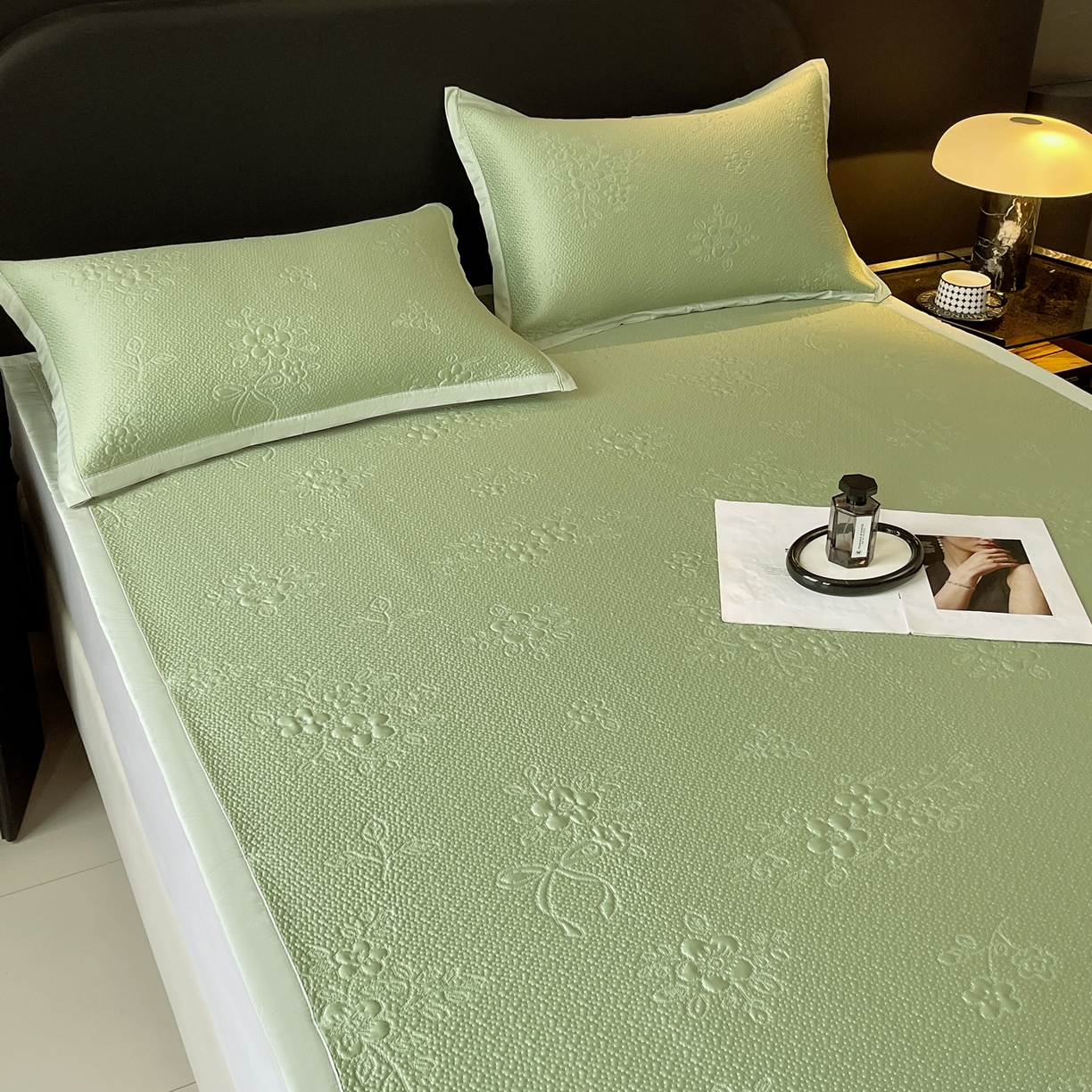 91家纺网 家纺一手货源 找家纺 春皖家纺 2026新款提花浮雕冰豆豆凉感席三件套-浅夏花结 浅夏花结-绿