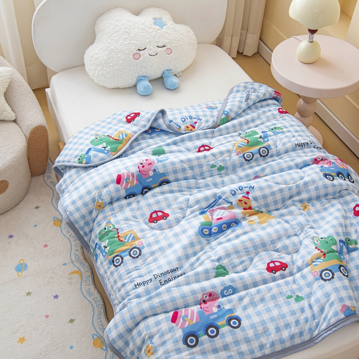 91家纺网 家纺一手货源 找家纺 鱼宝 2026新款儿童夏被凉席三件套 恐龙车队