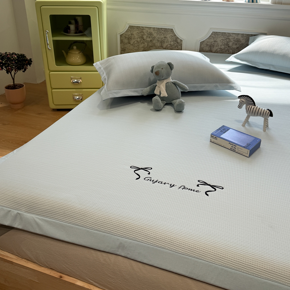 91家纺网 家纺一手货源 找家纺 GUJARY古家丽 2026新款A类刺绣凉豆豆凉席miumiu风绣蝴蝶结 海盐蓝